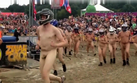wild-folks-wearing-a-helmet-run-naked-on-a-cross-track